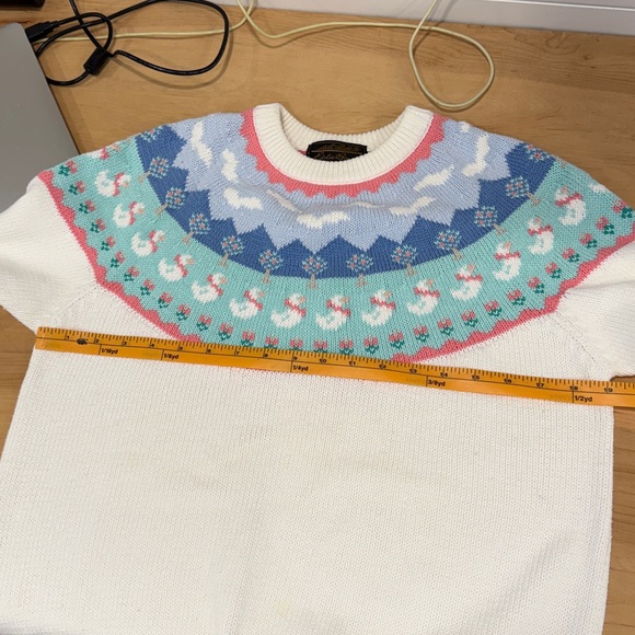 Vintage Eddie Bauer Cream Sweater with Blue and Green Design - Picture 6 of 6